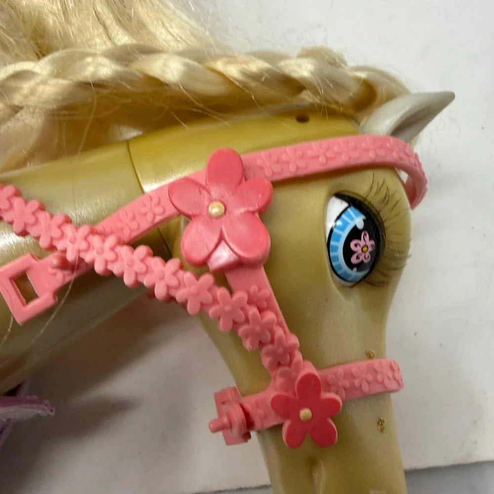 VTG Funrise Sassy Stable Horse and Accessories Lot Tan Purple Blue Yellow